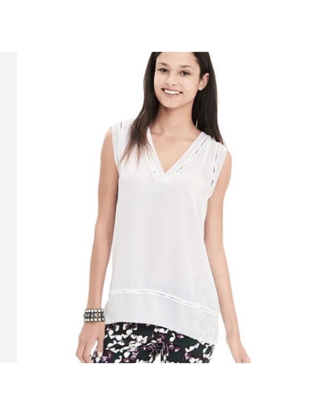 Banana Republic Women's White V-Neck Sleeveless Top